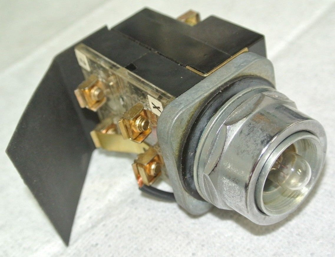 SIEMENS 52PA6GNA Ser. F - PUSH-TO-TEST BUTTON / PILOT LIGHT - NO LENS0