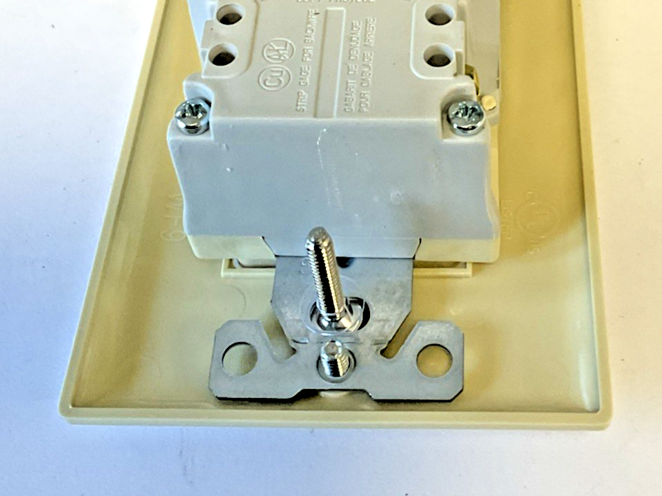 EATON TRSGFNL20 SELF-TEST RECEPTACLE W/NIGHTLIGHT 20A 125VAC8