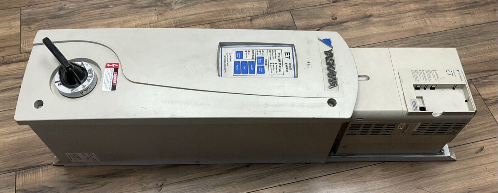 YASKAWA E7NVD024CGXY3 E7 DRIVE BYPASS OUTPUT 0-200VAC 3PH 24.2A INPUT 200VAC 3PH6