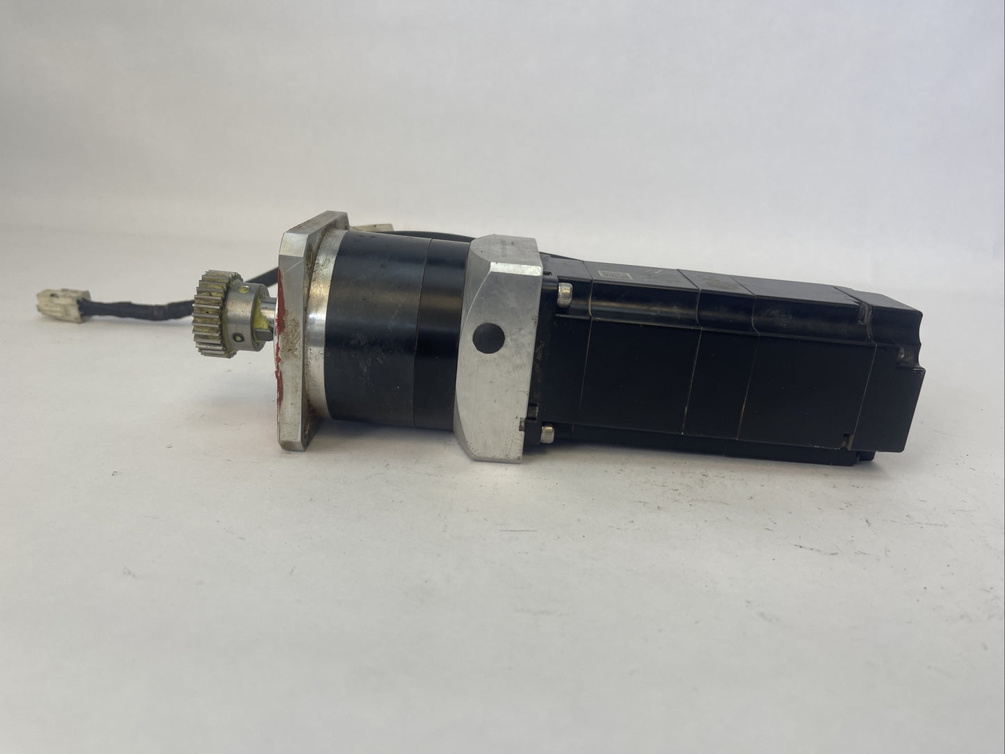 YASKAWA SGM7J-04A7C6E AC SERVO MOTOR 200VAC 2.5A 400W PF70L1-10-P2-S2-14-30-50-74