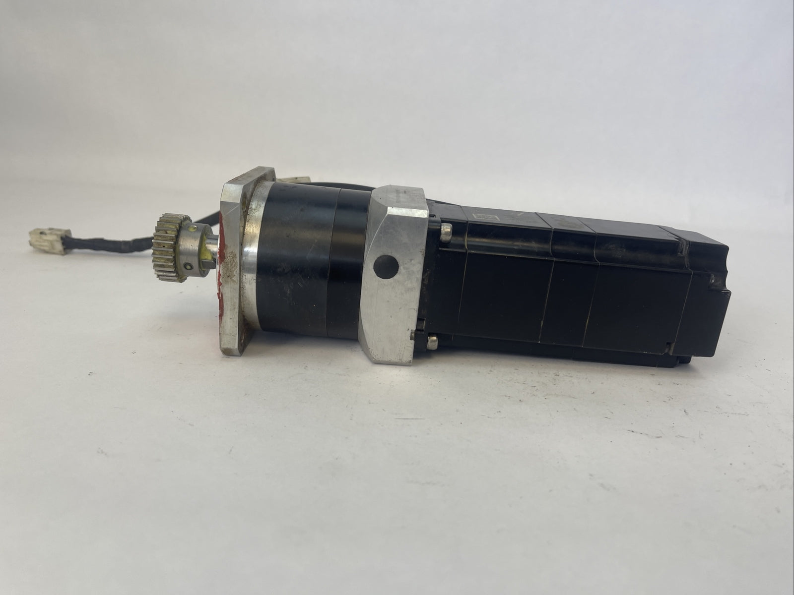 YASKAWA SGM7J-04A7C6E AC SERVO MOTOR 200VAC 2.5A 400W PF70L1-10-P2-S2-14-30-50-74