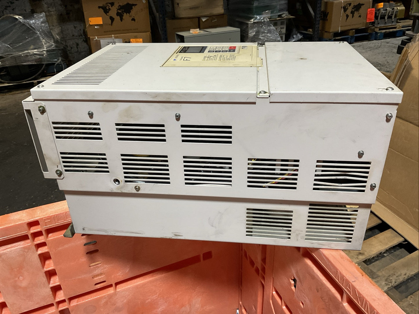 YASKAWA CIMR-F7U4055 AC DRIVE OUTPUT 3PH 0-480VAC HD 112A 85kVA ND 125A 95kVA IN2