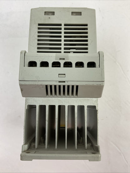 ALLEN BRADLEY 160-BA01NSF1P1 SER C FRN 7.06 VARIABLE SPEED DRIVE 0.37KW/0.5HP
