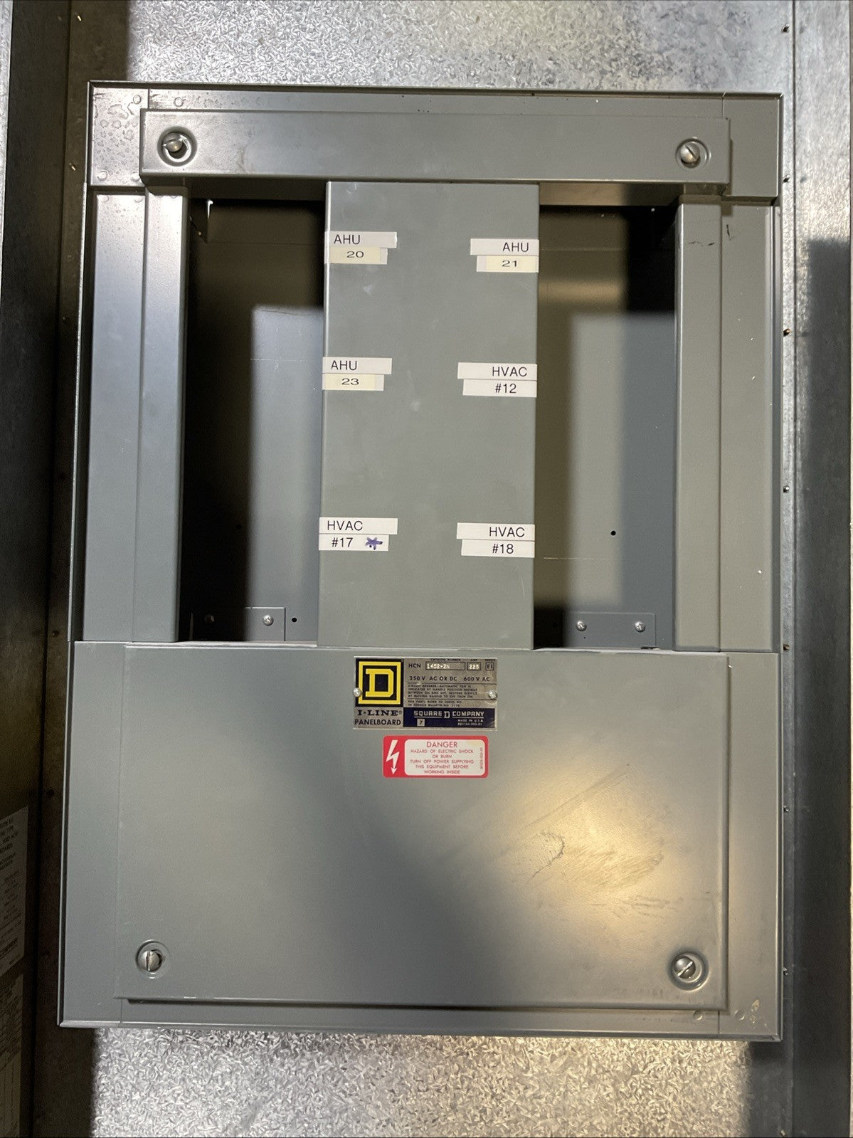 SQUARE D HC2652TS BREAKER PANELBOARD TYPE 1 SERIES E1 1452-2N 225A 250V 600VAC4