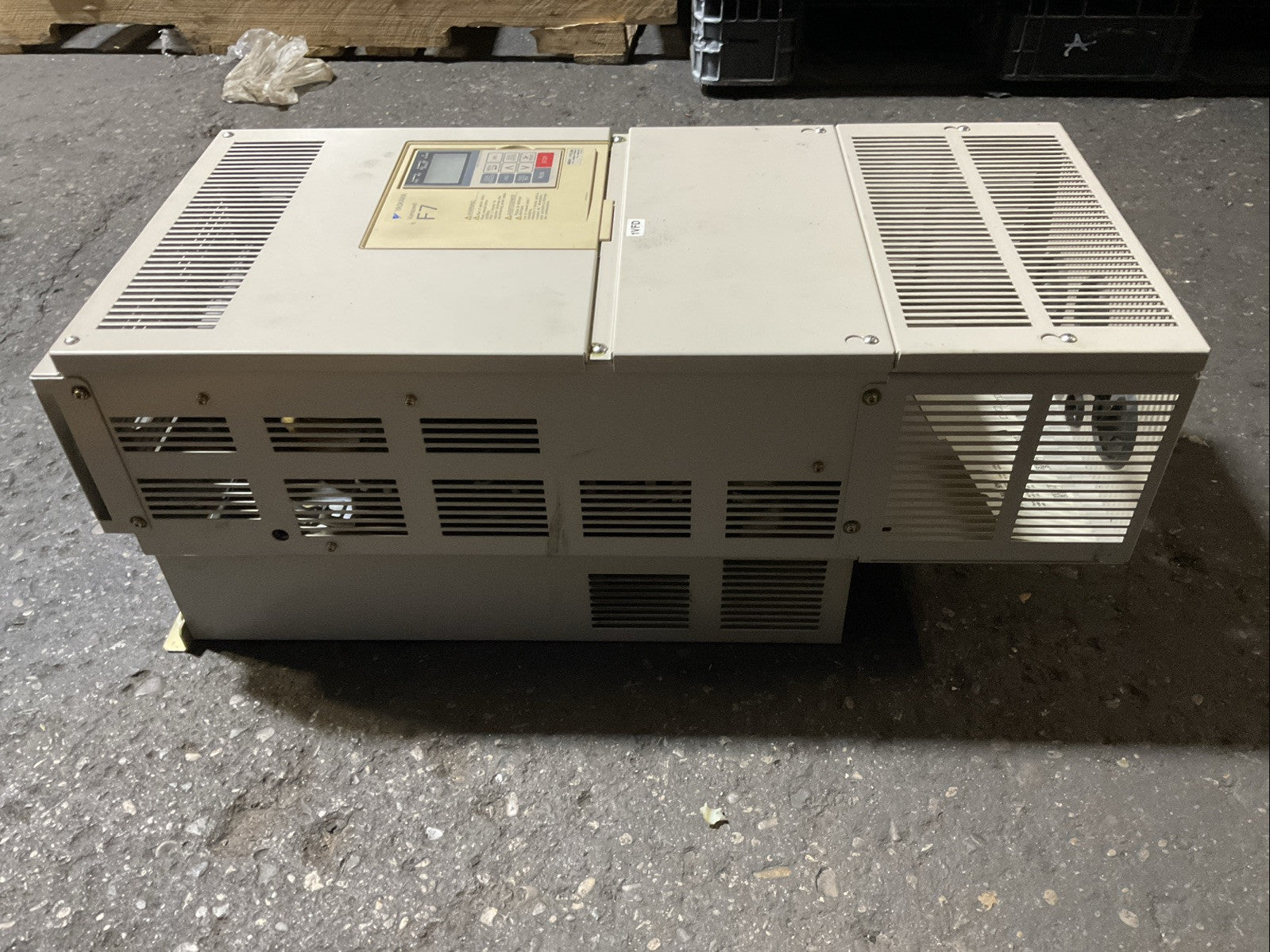 YASKAWA CIMR-F7U4055 AC DRIVE OUTPUT 3PH 0-480VAC6