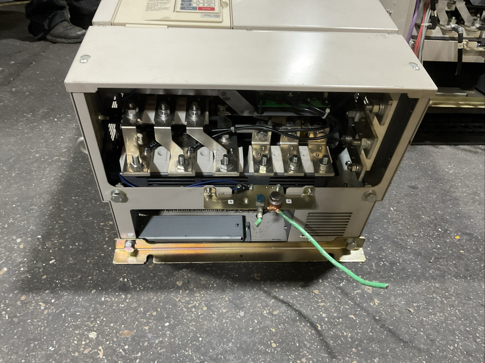 YASKAWA CIMR-F7U4075 AC DRIVE OUTPUT 3PH 0-480VAC HD 150A 110kVA ND 156A 120kVA6