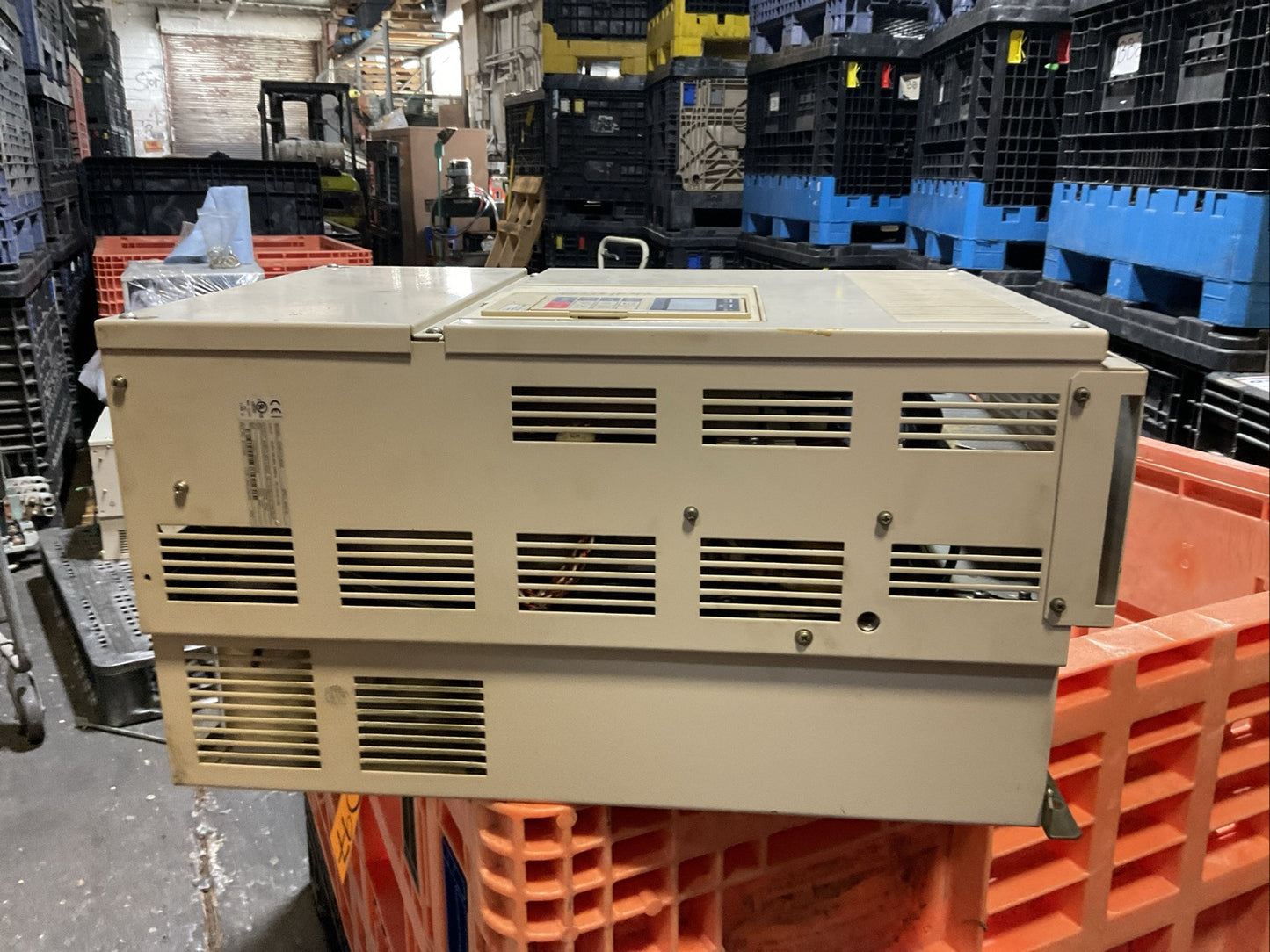 YASKAWA CIMR-F7U4055 AC DRIVE OUTPUT 3PH 0-480VAC HD 112A 85kVA ND 125A 95kVA IN4
