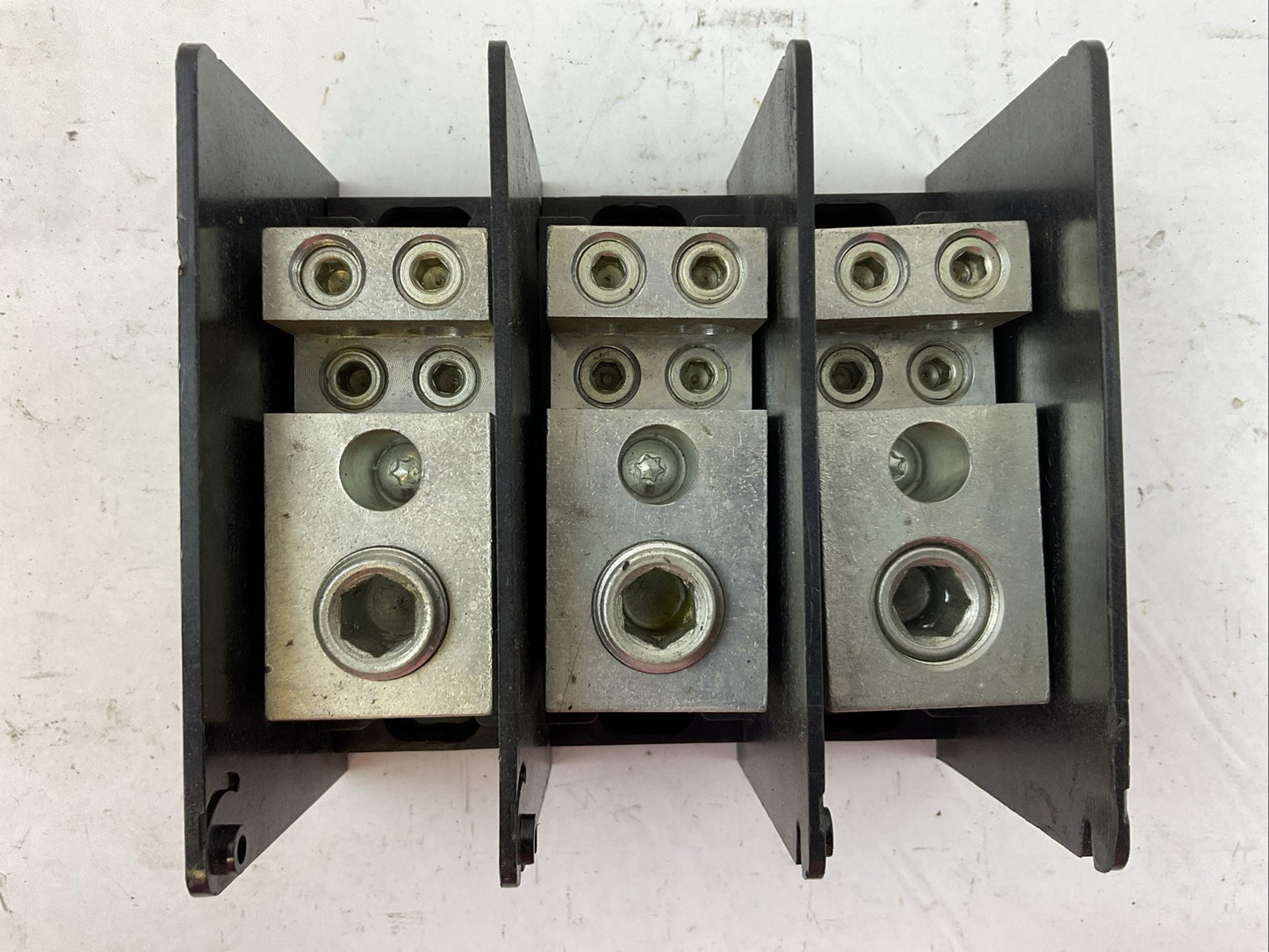 BURNDY BDBMHC-14-500-3 POWER DISTRIBUTION BLOCK 600V0