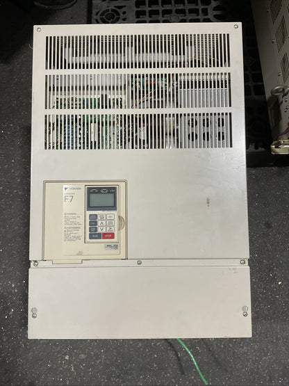 YASKAWA CIMR-F7U4075 AC DRIVE OUTPUT 3PH 0-480VAC HD 150A 110kVA ND 156A 120kVA0