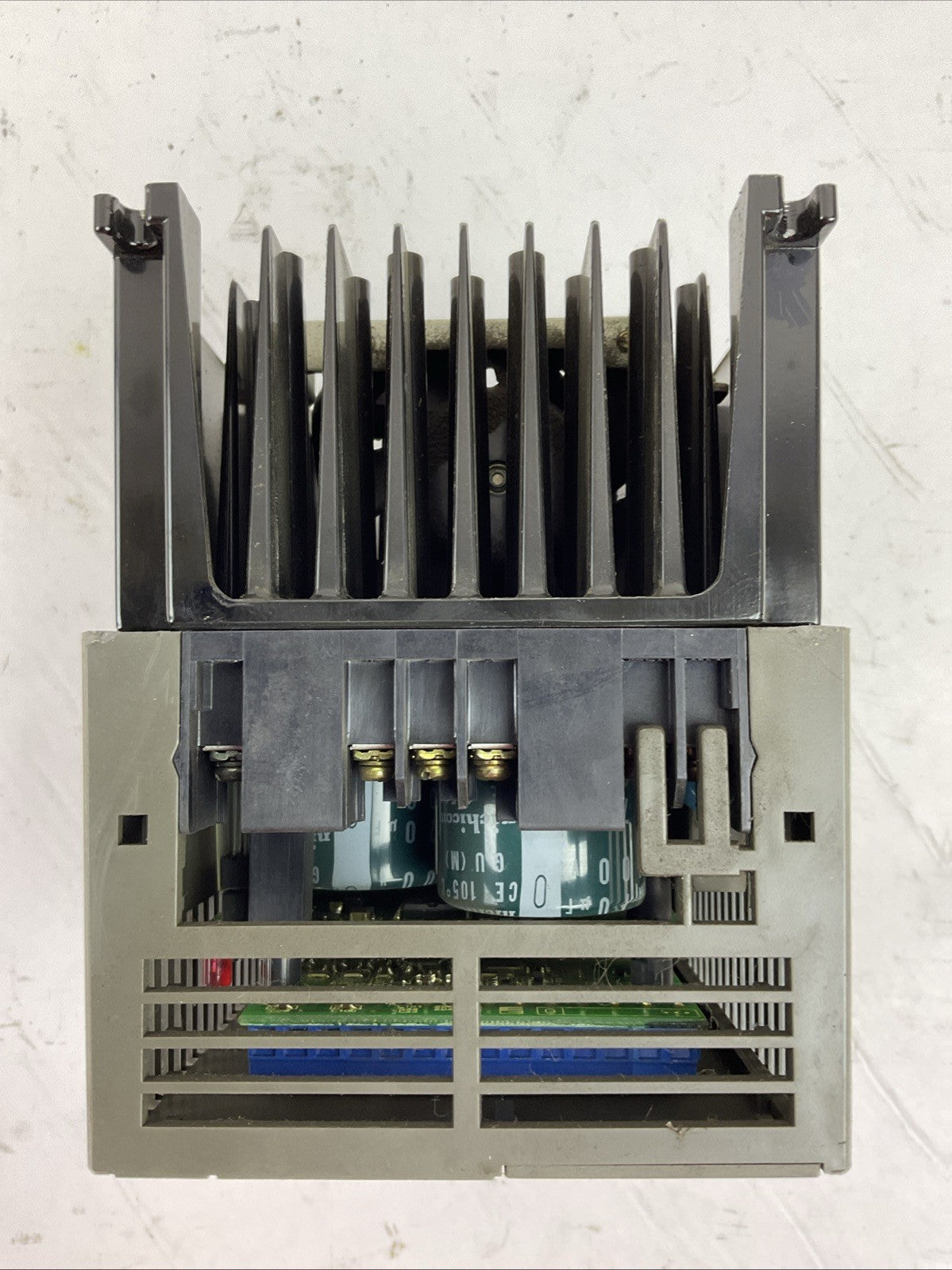 FUJI FV1.5C11S-2 AC DRIVE INVERTER OUTPUT 3PH 2.6kVA 200-230V 7A INPUT 200-230V3