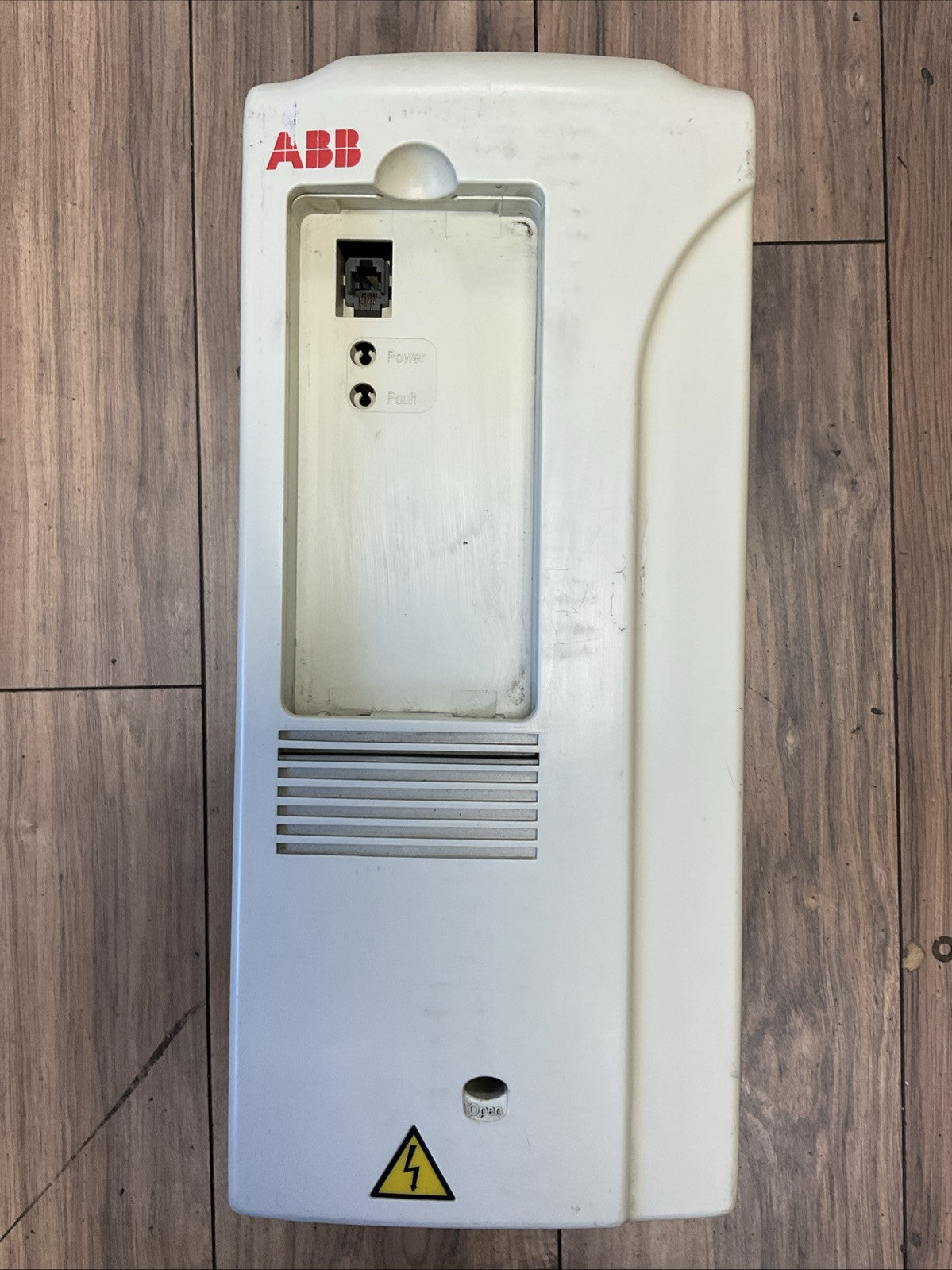 ABB ACS800-U1-0020-5+P901 AC DRIVE 20HP 15kW OUTPUT 3PH 0...300HZ 0...U1 VAC0