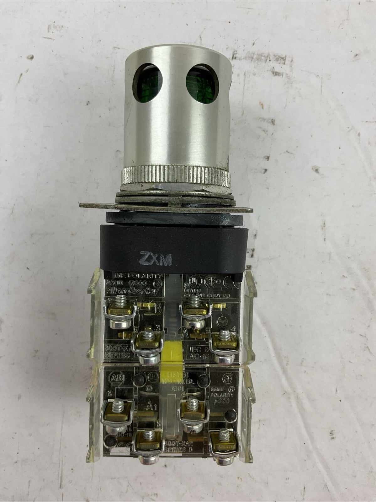ALLEN BRADLEY 800T-QAH24B SER T TYPE 4, 13 INPUT 24V PUSH BUTTON