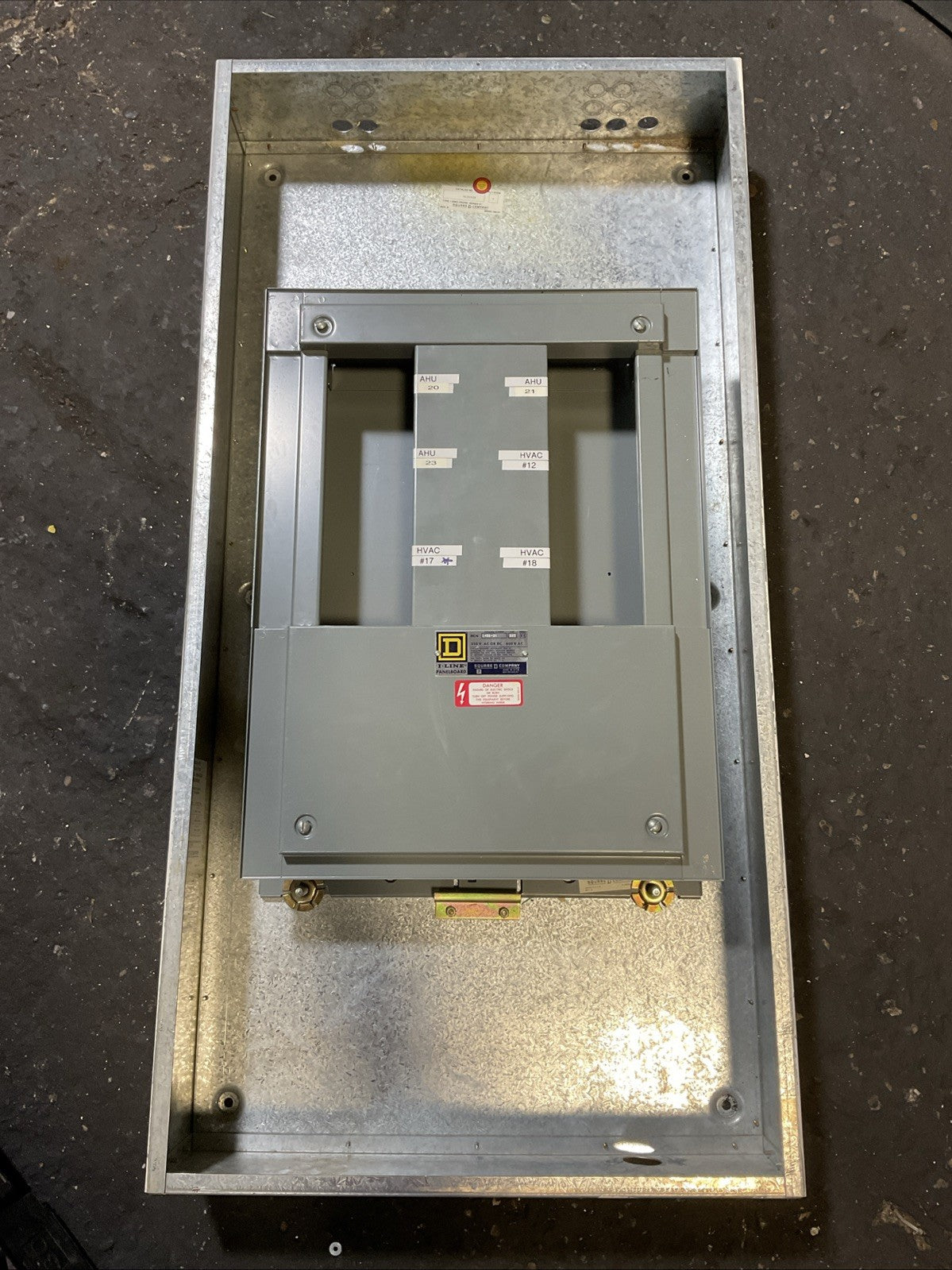 SQUARE D HC2652TS BREAKER PANELBOARD TYPE 1 SERIES E1 1452-2N 225A 250V 600VAC3