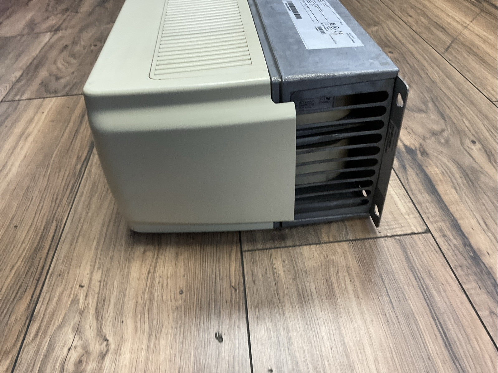ABB ACS800-U1-0020-5+P901 AC DRIVE 20HP 15kW OUTPUT 3PH 0...300HZ 0...U1 VAC5