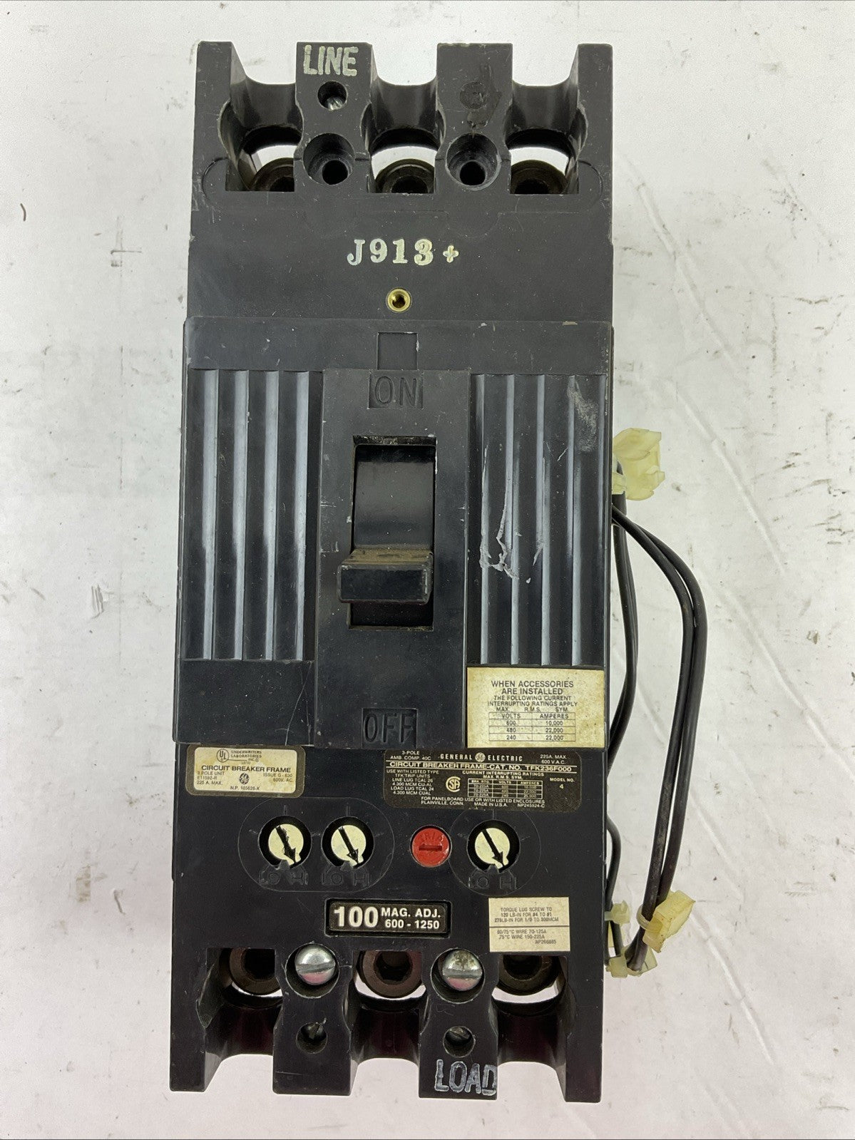 GE TFK236F000 CIRCUIT BREAKER FRAME 3P TRIP 100AMP SHUNT TRIP 120/240VAC 125VDC0
