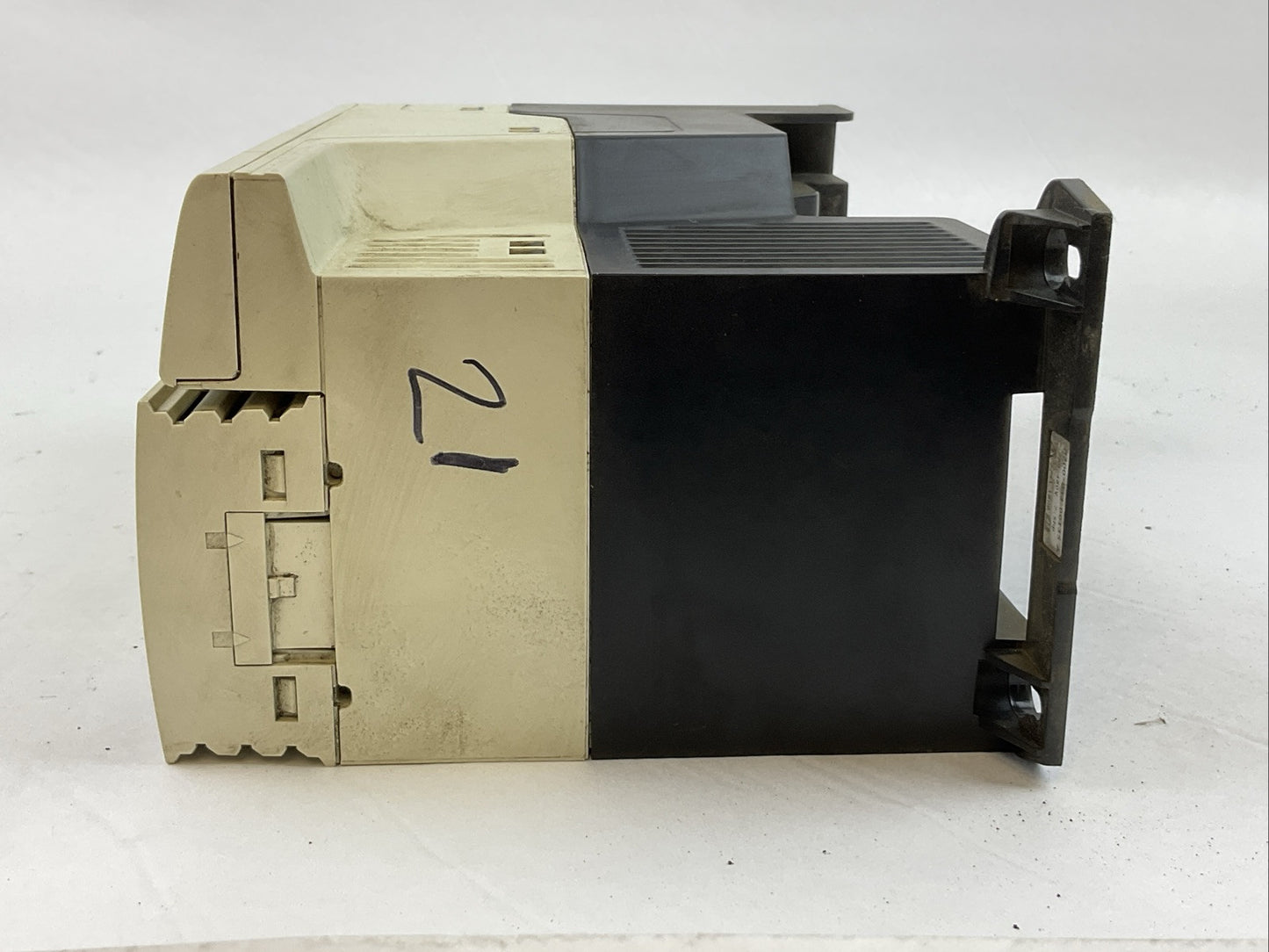 NIDEC CONTROL TECHNIQUES M200-044 00135 A AC DRIVE 7.5HP OUTPUT 0-480VAC 13.5A5